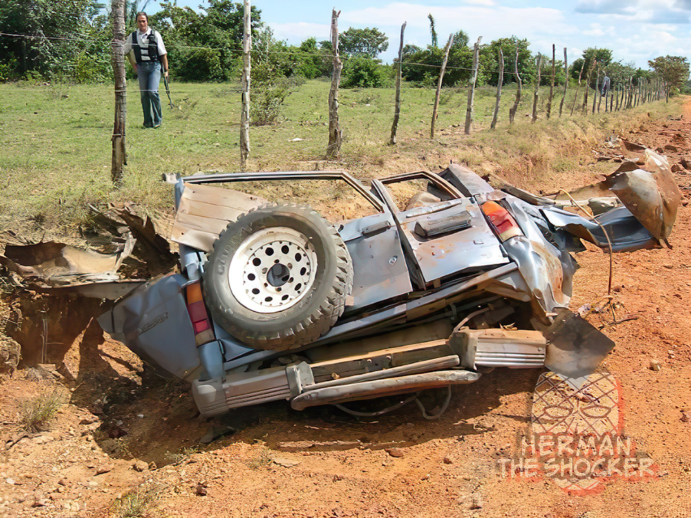 Road explosion by guerrilla group FARC kills six police officers